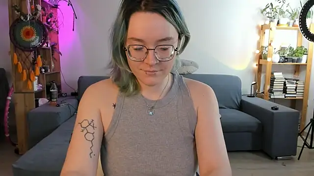 alisahug online show from 10-15-25, 10:12