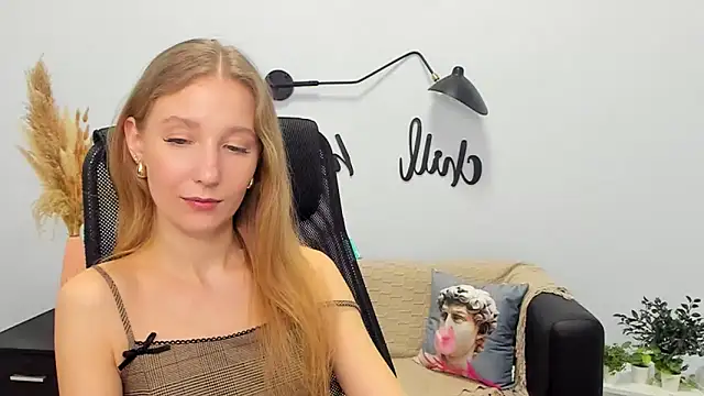 Snapshot of LolaWilsons chatting on 03-05-25, 02:34 LolaWilsons online show from 03-05-25, 02:34