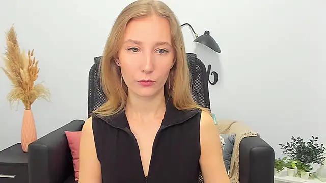 Snapshot of LolaWilsons chatting on 02-26-25, 06:19 LolaWilsons online show from 02-26-25, 06:19