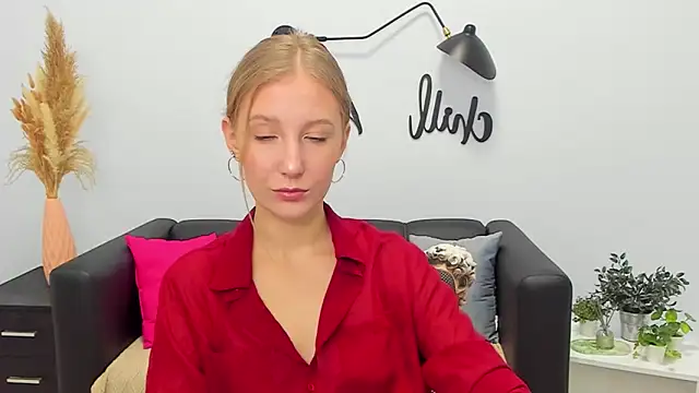 Snapshot of LolaWilsons chatting on 11-28-25, 07:30 LolaWilsons online show from 11-28-25, 07:30