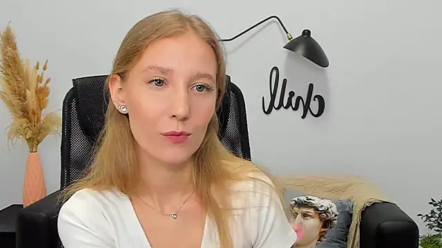 Snapshot of LolaWilsons chatting on 03-14-25, 09:24 LolaWilsons online show from 03-14-25, 09:24