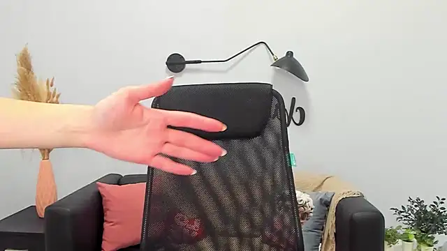 Snapshot of LolaWilsons chatting on 02-26-25, 10:05 LolaWilsons online show from 02-26-25, 10:05