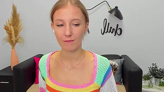 Snapshot of LolaWilsons chatting on 11-03-25, 11:14 LolaWilsons online show from 11-03-25, 11:14