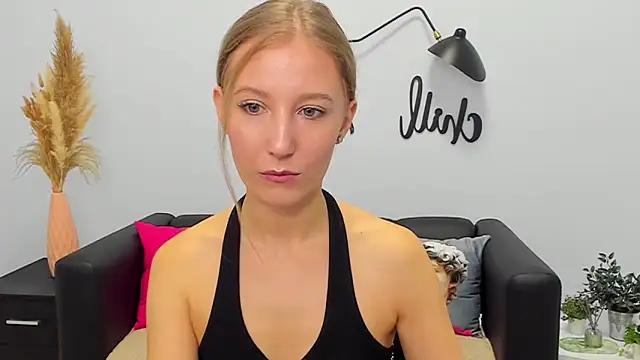 Snapshot of LolaWilsons chatting on 11-08-25, 08:40 LolaWilsons online show from 11-08-25, 08:40