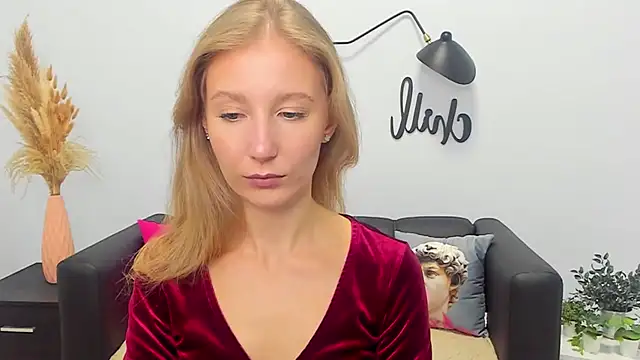 Snapshot of LolaWilsons chatting on 09-29-25, 09:16 LolaWilsons online show from 09-29-25, 09:16