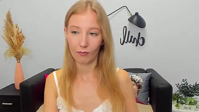 Snapshot of LolaWilsons chatting on 09-27-25, 08:20 LolaWilsons online show from 09-27-25, 08:20