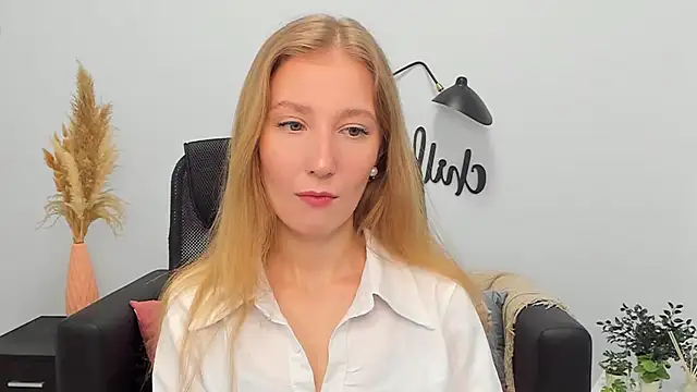 Snapshot of LolaWilsons chatting on 02-13-25, 06:20 LolaWilsons online show from 02-13-25, 06:20