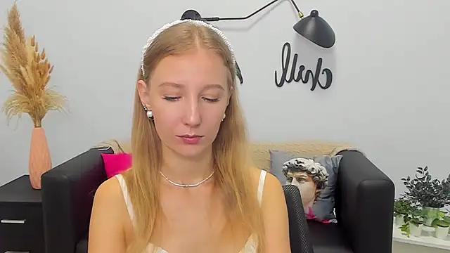 Snapshot of LolaWilsons chatting on 09-15-25, 07:31 LolaWilsons online show from 09-15-25, 07:31