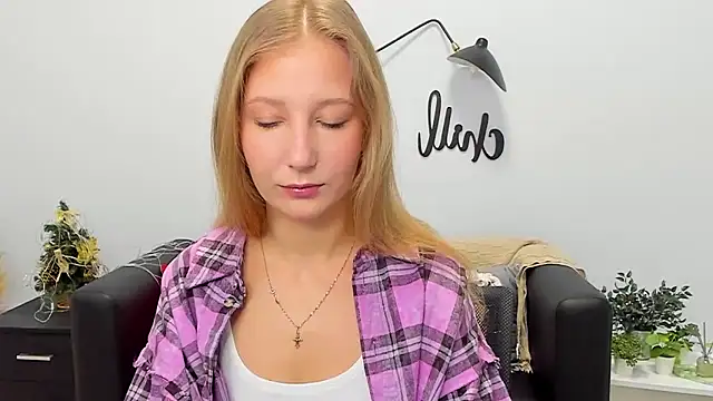 Snapshot of LolaWilsons chatting on 01-08-26, 06:19 LolaWilsons online show from 01-08-26, 06:19