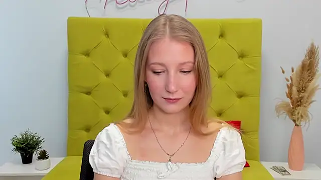 Snapshot of LolaWilsons chatting on 02-10-26, 07:18 LolaWilsons online show from 02-10-26, 07:18