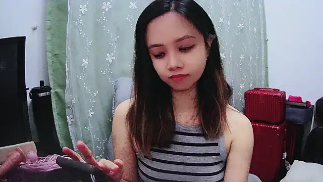 Snapshot of Candy_bee520 chatting on 01-04-25, 03:28 Candy bee520 online show from 01-04-25, 03:28