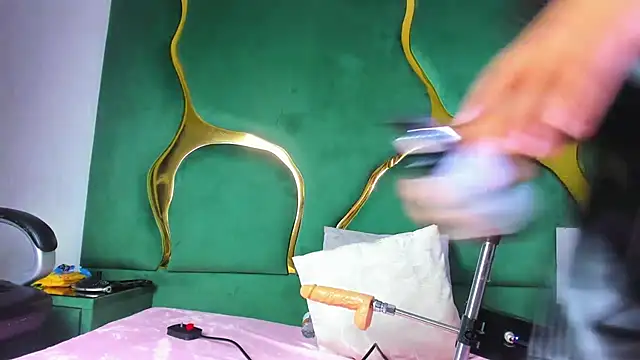 VaneLin18 online show from 12-15-25, 09:20