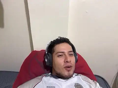 Snapshot of Malandralle chatting on 11-26-25, 05:07 Malandralle online show from 11-26-25, 05:07