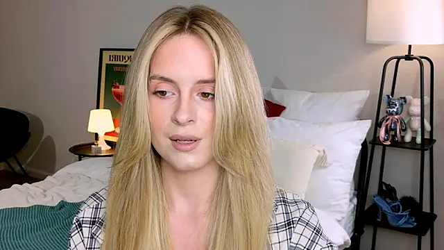 RozzitaBedberry online show from 10-18-25, 01:02