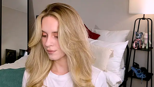 RozzitaBedberry online show from 10-17-25, 01:13