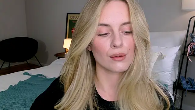 RozzitaBedberry online show from 11-18-25, 02:53