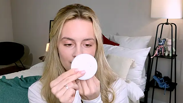 RozzitaBedberry online show from 10-15-25, 01:19