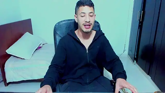 Snapshot of Chandler_ken chatting on 02-03-26, 02:53 Chandler ken online show from 02-03-26, 02:53