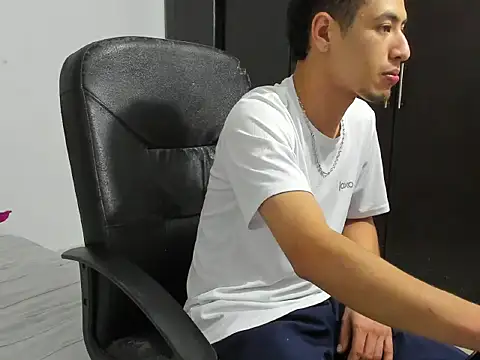 Snapshot of Chandler_ken chatting on 10-29-25, 01:15 Chandler ken online show from 10-29-25, 01:15