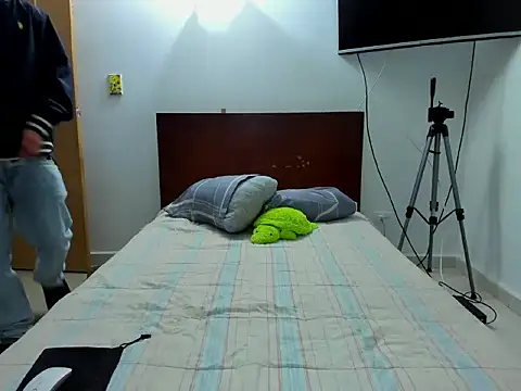 Snapshot of Chandler_ken chatting on 11-17-25, 04:27 Chandler ken online show from 11-17-25, 04:27