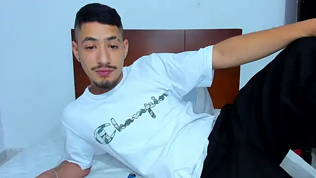 Snapshot of Chandler_ken chatting on 02-12-26, 11:26 Chandler ken online show from 02-12-26, 11:26