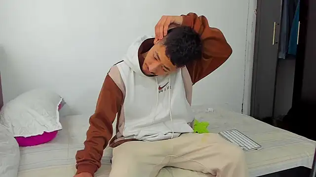 Snapshot of Chandler_ken chatting on 02-05-26, 12:23 Chandler ken online show from 02-05-26, 12:23