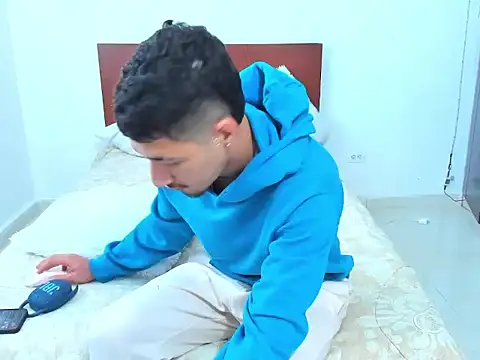 Snapshot of Chandler_ken chatting on 04-10-26, 12:23 Chandler ken online show from 04-10-26, 12:23