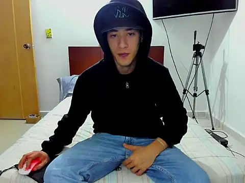 Snapshot of Chandler_ken chatting on 11-18-25, 04:27 Chandler ken online show from 11-18-25, 04:27