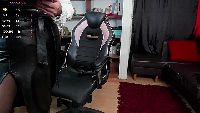 Snapshot of LiaTaylorr chatting on 02-14-26, 12:27 LiaTaylorr online show from 02-14-26, 12:27