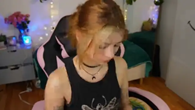 Snapshot of ari_kat chatting on 07-22-26, 01:29 ari kat online show from 07-22-26, 01:29