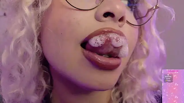 Haelycute online show from 04-01-26, 12:24