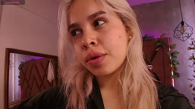 Haelycute online show from 10-21-25, 11:42