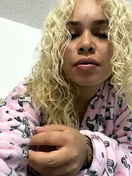 Haelycute online show from 10-08-25, 02:57