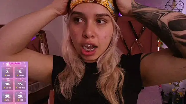 Haelycute online show from 10-26-25, 12:05