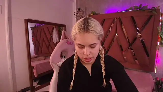 Haelycute online show from 10-10-25, 12:06