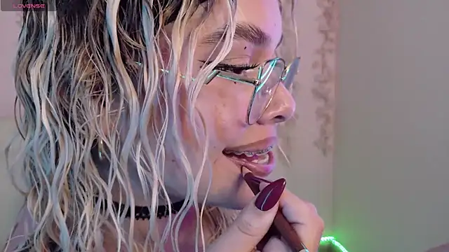 Haelycute online show from 04-11-26, 12:29