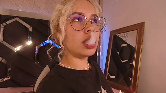 Haelycute online show from 10-06-25, 12:56