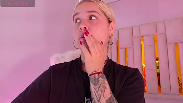 Haelycute online show from 11-17-25, 07:18