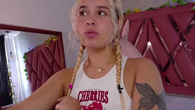 Haelycute online show from 12-20-25, 12:41