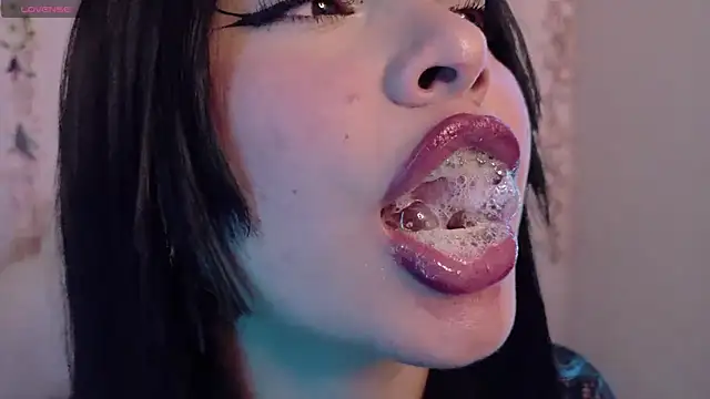 Haelycute online show from 04-17-26, 09:28