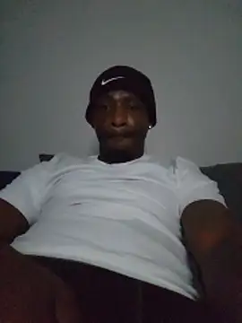 Snapshot of 007Giovani chatting on 05-16-26, 07:18 007Giovani online show from 05-16-26, 07:18