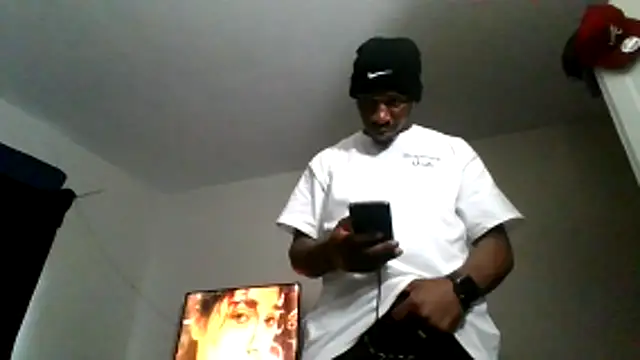 Snapshot of 007Giovani chatting on 05-15-26, 04:27 007Giovani online show from 05-15-26, 04:27