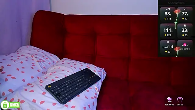 Snapshot of ohpetitemuse chatting on 03-19-26, 05:35 ohpetitemuse online show from 03-19-26, 05:35