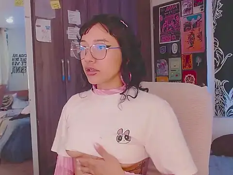 melissahowl online show from 11-05-25, 01:31