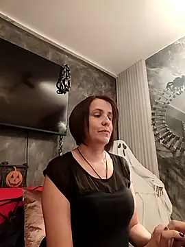 IsisBlake online show from 10-17-25, 05:37