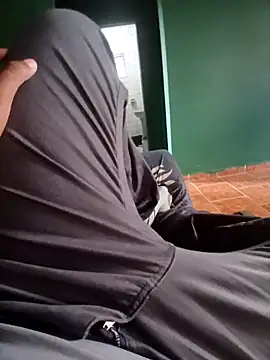 Snapshot of morenogts69 chatting on 09-21-25, 06:46 morenogts69 online show from 09-21-25, 06:46