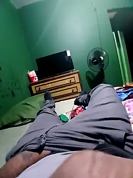 Snapshot of morenogts69 chatting on 10-17-25, 04:38 morenogts69 online show from 10-17-25, 04:38