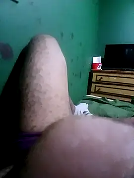 Snapshot of morenogts69 chatting on 10-28-25, 04:13 morenogts69 online show from 10-28-25, 04:13