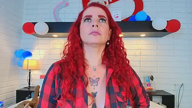 Snapshot of HannaBrave chatting on 02-19-25, 03:27 HannaBrave online show from 02-19-25, 03:27