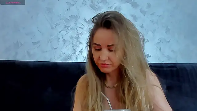 3lla Rose online show from 02-20-26, 08:00